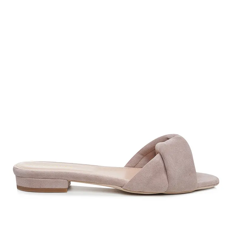 Papuci Emily Piele Intoarsa, Nude