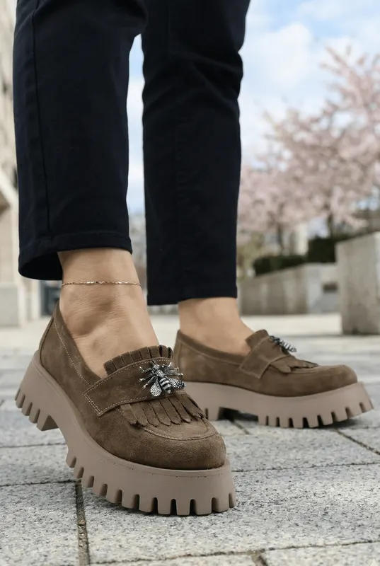 Mocasini din Piele Intoarsa Maro cu Albinuta - Marbella BROWN