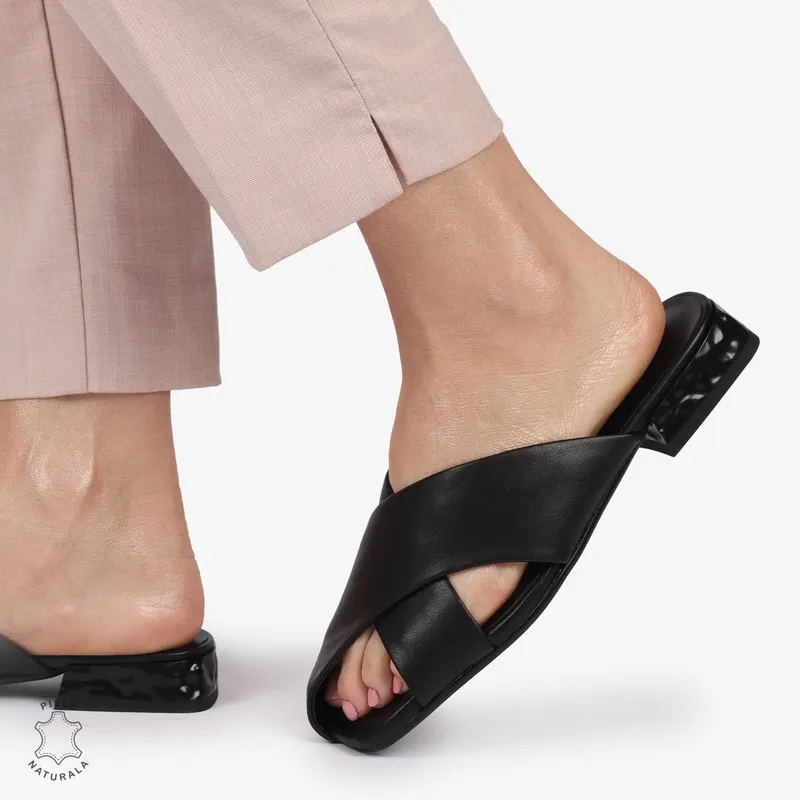 PAPUCI Dama Piele NaturalaCU MODEL PE TOC CRL1395 NEGRU