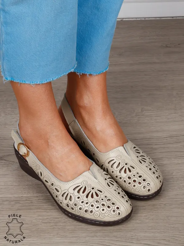 Sandale Damă din Piele Naturală cu Design Floral și Bareta Reglabilă CRL1300 BEJ