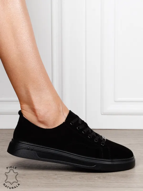 Pantofi casual damă din piele întoarsă naturală cu detaliu decorativ frontal CRL1821 NEGRU