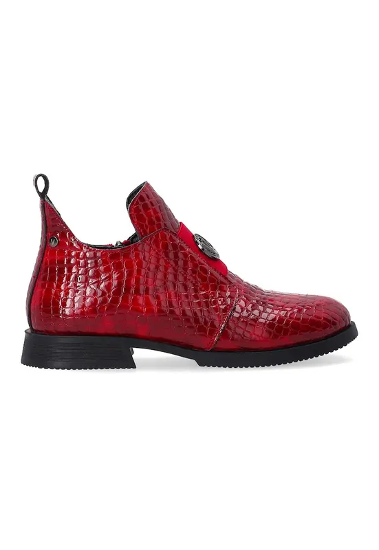 Pantofi din piele lacuita cu aspect de piele de crocodil si detaliu logo