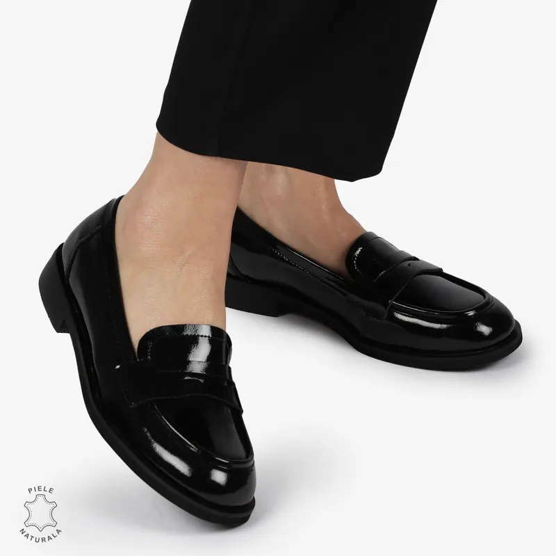 Mocasini dama din Piele Naturala LACUITA CU CATARAMA CRL1366 NEGRU