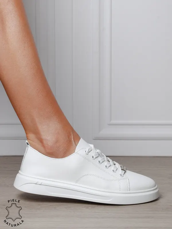 Pantofi casual damă din piele naturală cu detaliu decorativ frontal CRL1821 ALB