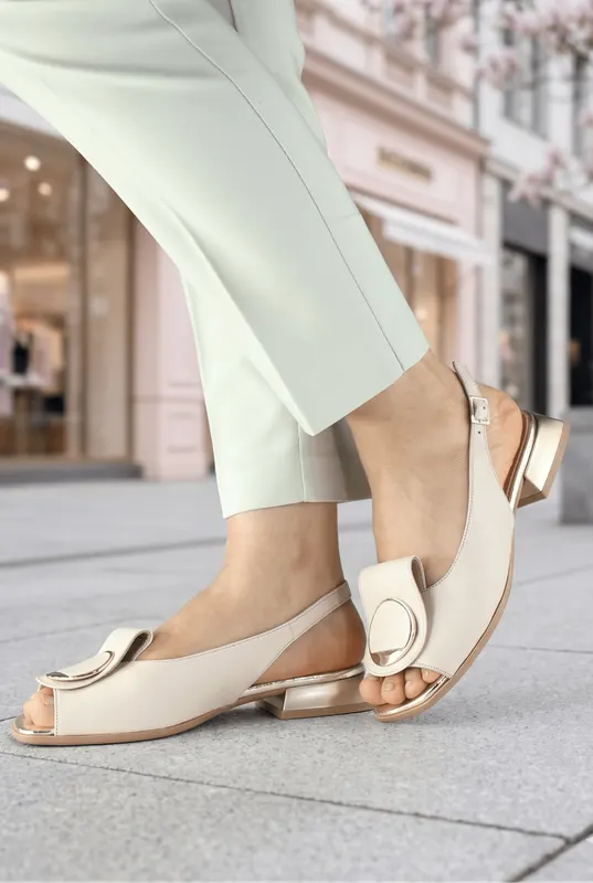 Pantofi cu Toc Mic si Accesoriu din Piele Bej - ELIN BEIGE