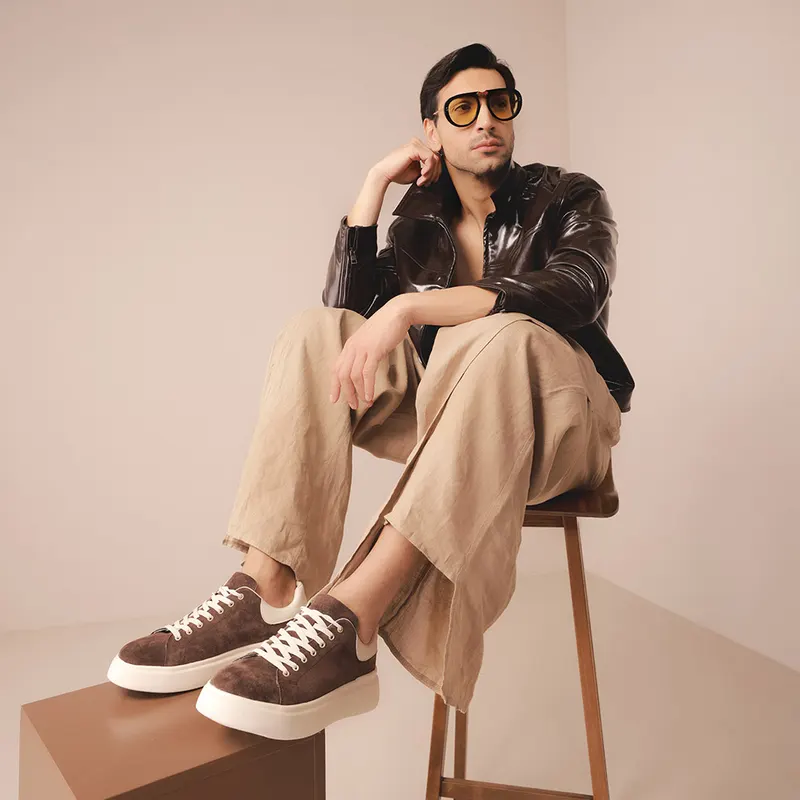 Sneakers ușori bărbați maro din piele întoarsă 1921BP0079VM — imaginea 2
