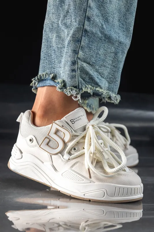 Adidasi Dama – Elevate Ivory LX10
