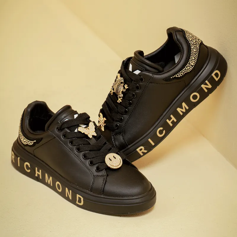 Pantofi femei JOHN RICHMOND negri din piele cu accesorii și strasuri 2260DP29007N — imaginea 2