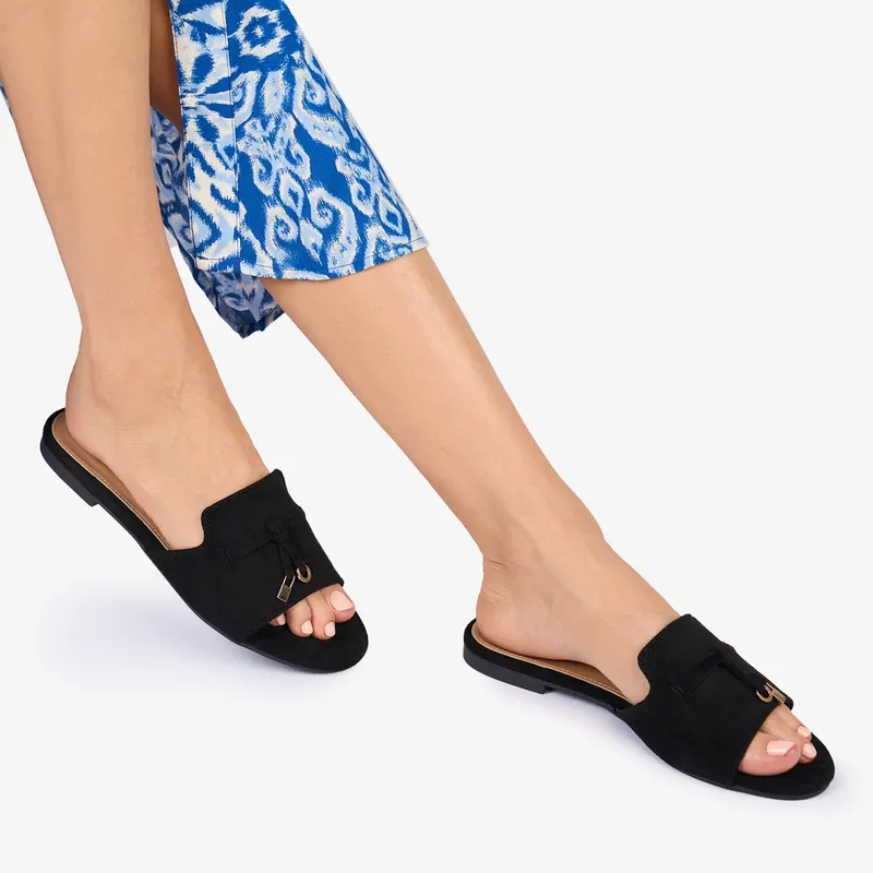 PAPUCI dama Piele ECOLOGICA CU DETALIU AURIU CRL1011 Culoare: NEGRU