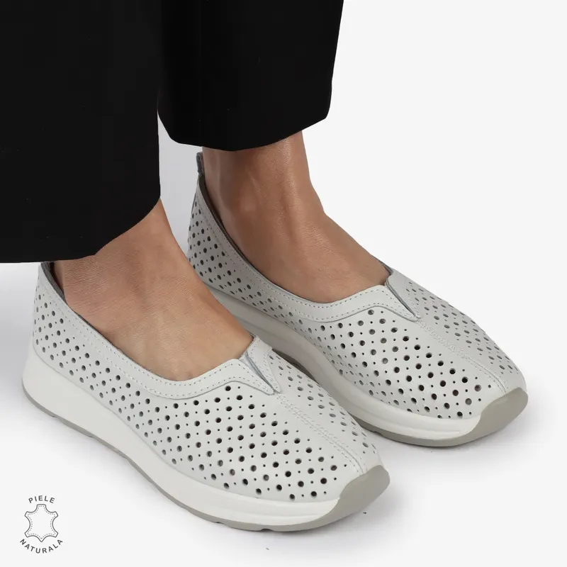 Balerini dama din Piele Naturala PERFORATA CU FUNDITA CRL1417 ALB