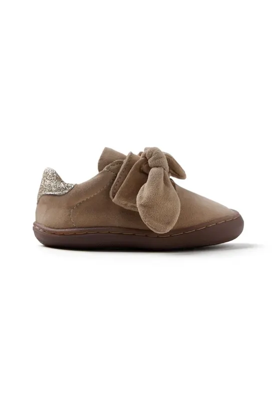 Pantofi sport de piele intoarsa cu aplicatie funda - Bej