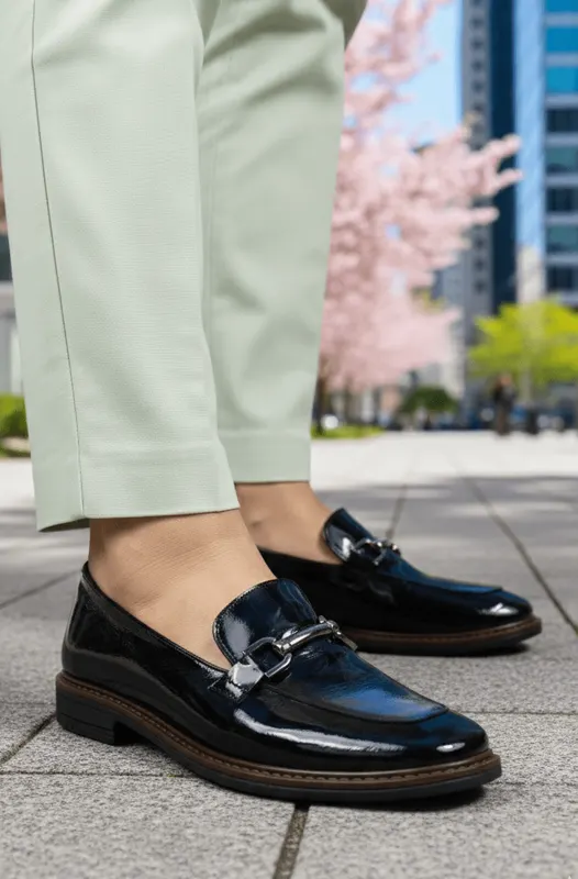 Pantofi gen Loafers din Piele Lac cu Accesoriu - LORE LAC