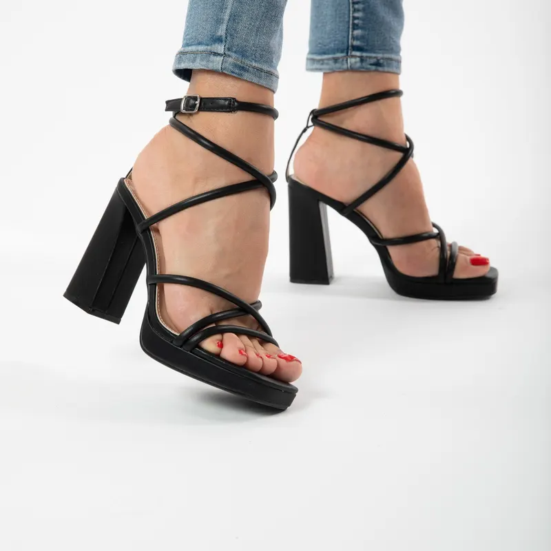 SANDALE ELEGANTE DIN PIELE ECOLOGICA CU MODEL SI TOC GROS CRL0734NEGRU