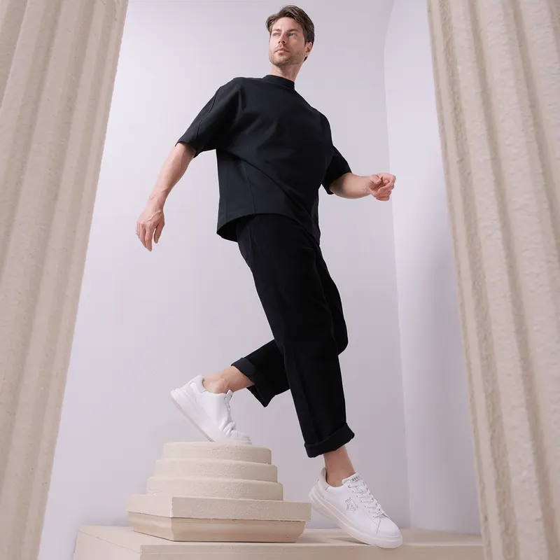 Sneakers bărbați Guess Elban albi din piele 921bpfmfbanlel12a — imaginea 2