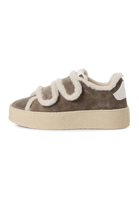 Pantofi sport din piele intoarsa cu garnituri din lana si velcro - Maro taupe/Alb murdar