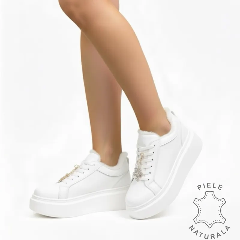 Pantofi casual îmblănite albi din piele naturală cu talpa înaltă si detaliu decorativ pe șiret CRL1537 ALB