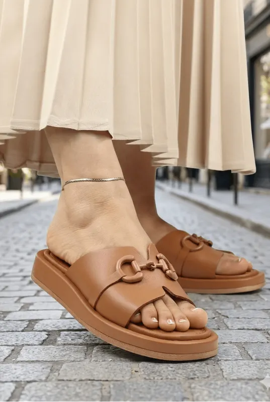 Papuci Dama din Piele Maro cu Accesoriu - DORE CAMEL
