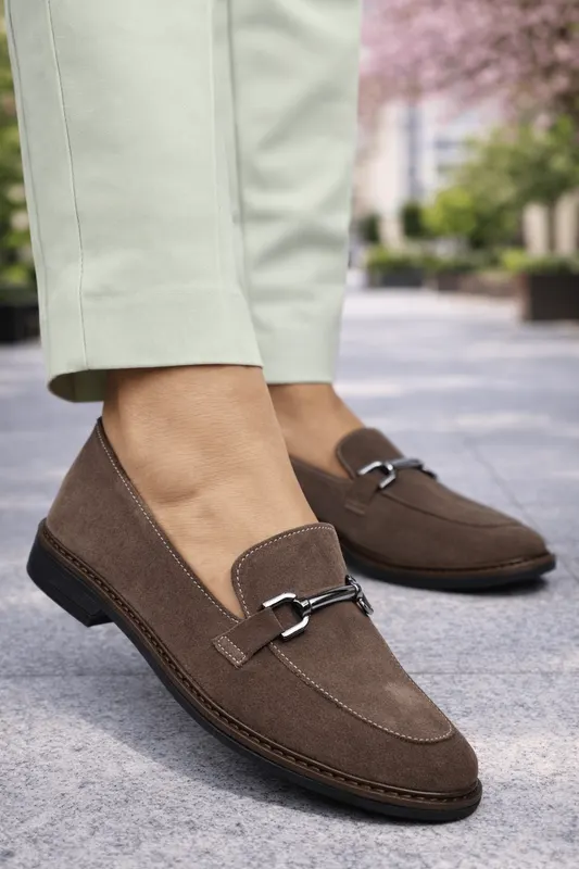 Pantofi gen Loafers din Piele Intoarsa cu Accesoriu - LORE TAUPE