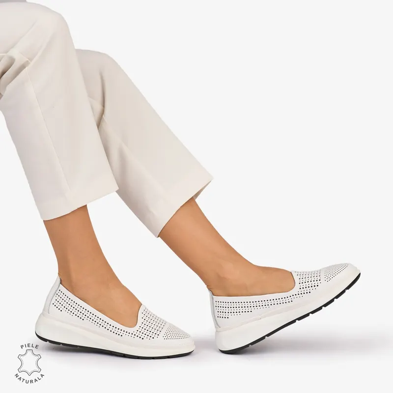 Balerini dama din Piele Naturala Perforata CRL1075 CULOARE: Alb