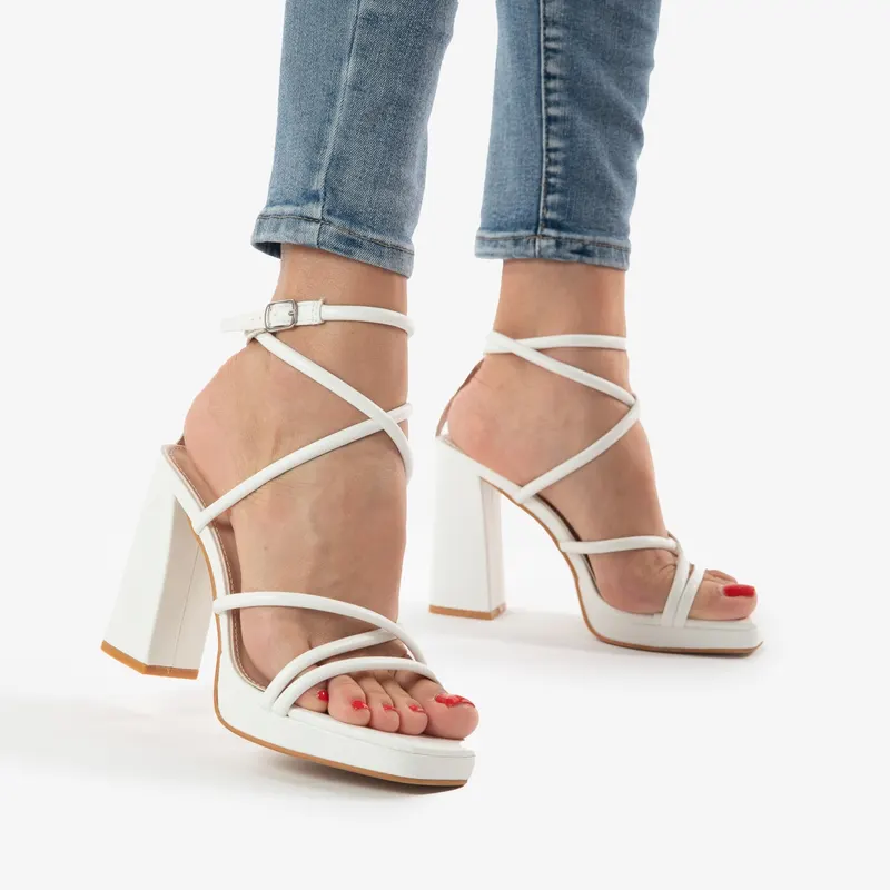 SANDALE ELEGANTE DIN PIELE ECOLOGICA CU MODEL SI TOC GROS CRL0734 ALB