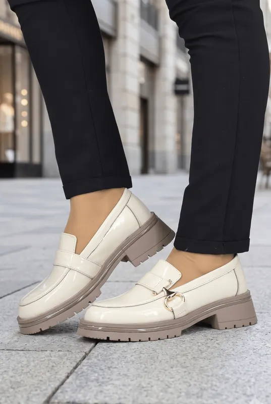 Mocasini din Piele Lacuita BEJ cu Accesoriu - MIRI BEIGE