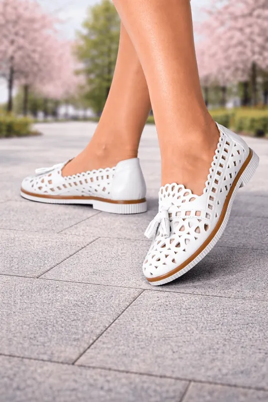 Balerini Perforati din Piele Alba cu Accesoriu - ZY WHITE