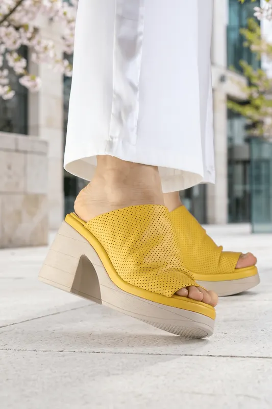 Saboti din Piele Gelbena cu Talpa Inalta cu Toc- ZIRE YELLOW