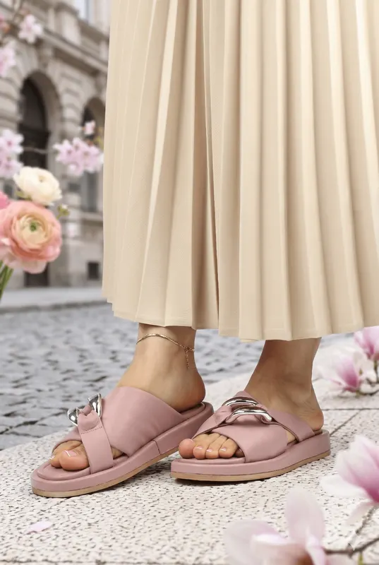 Papuci Din Piele Pudra cu Accesoriu - Vera PINK