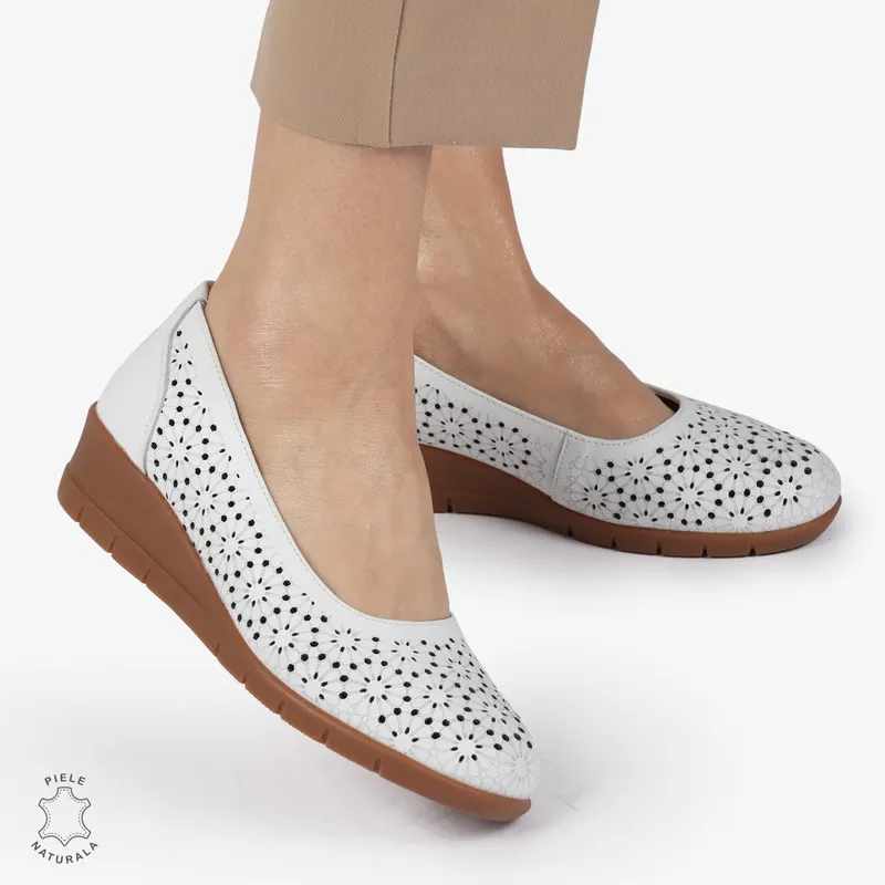 Balerini dama din Piele Naturala cu talpa groasa si Perforati CRL01381 ALB