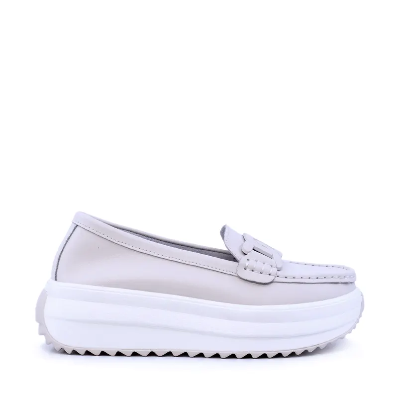Mocasini femei din piele bej cu accesoriu deco 1941DM026BE