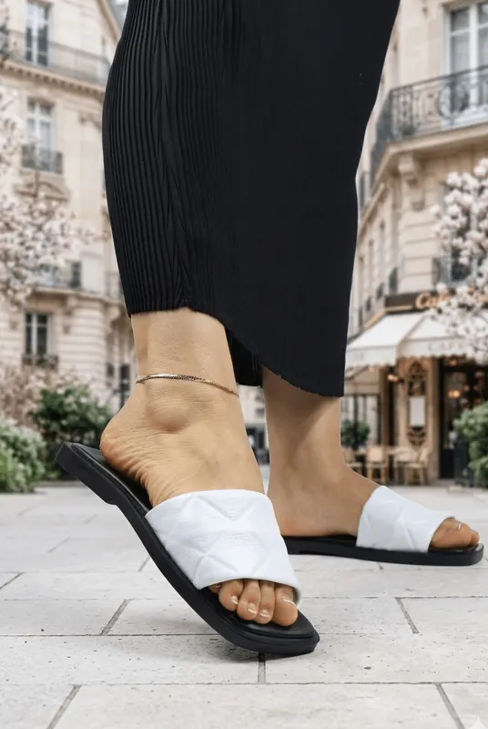 Papuci Dama din Piele Alba si Talba Neagra - BYFF