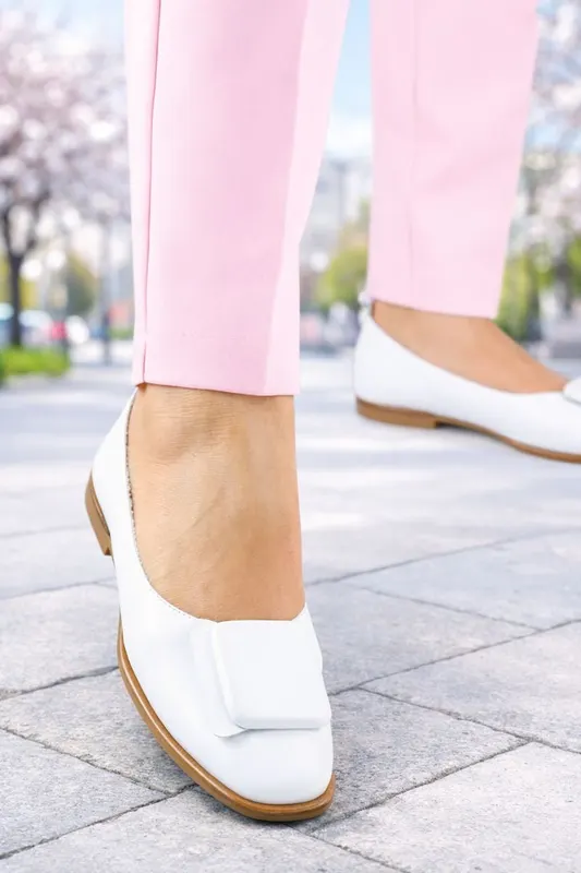 Balerini din Piele Albi cu Accesoriu - HERA WHITE