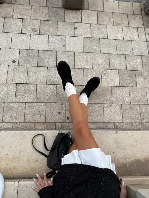 CIZME TIP UG DAMA SCURTE din PIELE NATURALA INTOARSA CRL1267 CULOARE: NEGRU