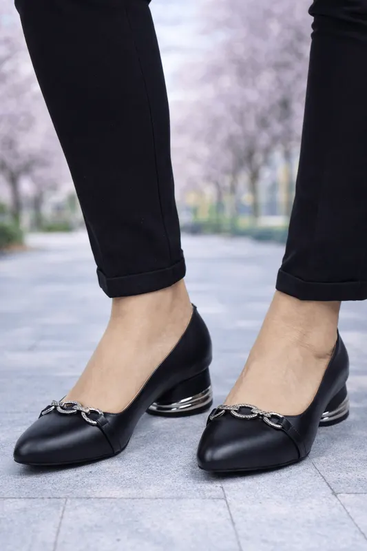 Pantofi Eleganti cu Toc din Piele Negri cu Accesoriu - VYA BOX