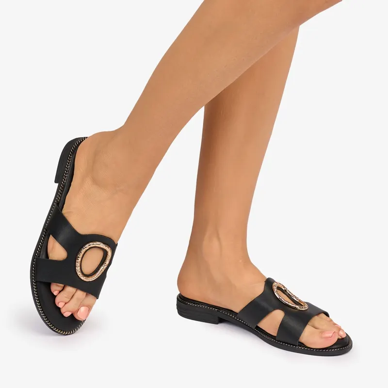 PAPUCI dama din Piele ECOLOGICA CU CATARAMA AURIE IN MIJLOC CRL1085 CULOARE: NEGRU