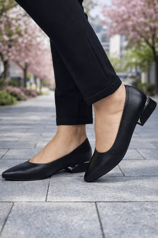 Pantofi Eleganti cu Toc Mic din Piele Negri - SORE BLACK