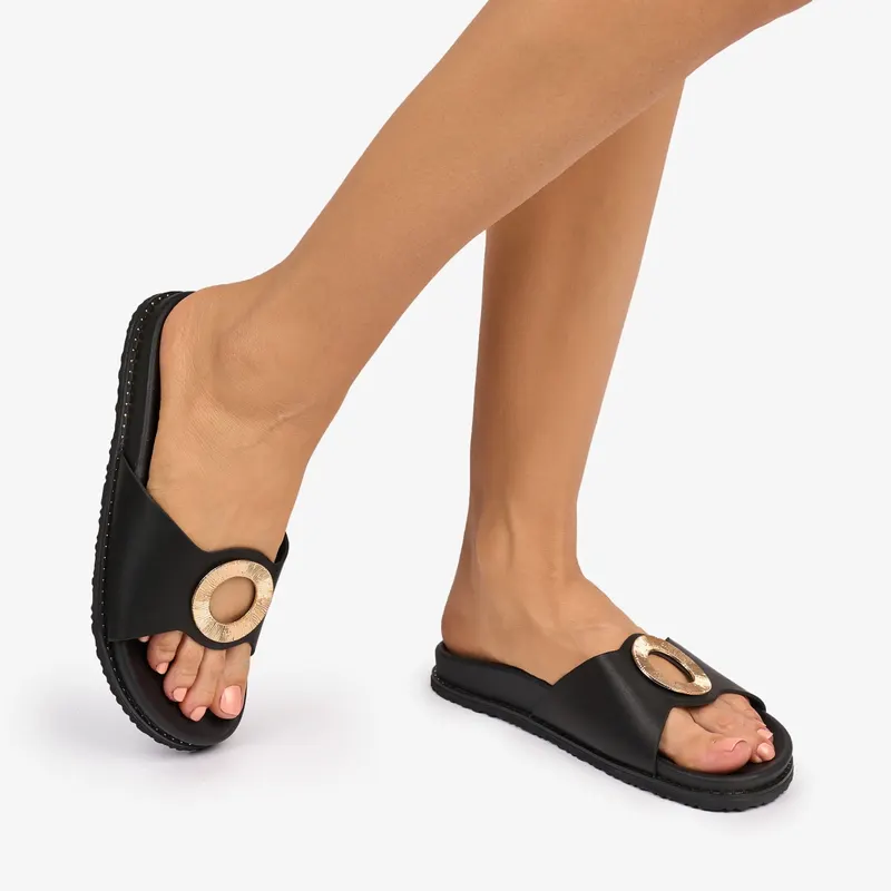 PAPUCI dama din Piele ECOLOGICA CU CATARAMA AURIE IN MIJLOC CRL1084 CULOARE: NEGRU