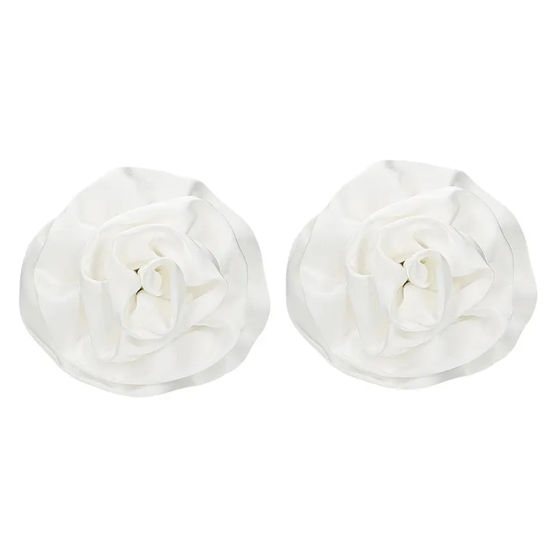 Accesoriu alb din satin pentru pantofi