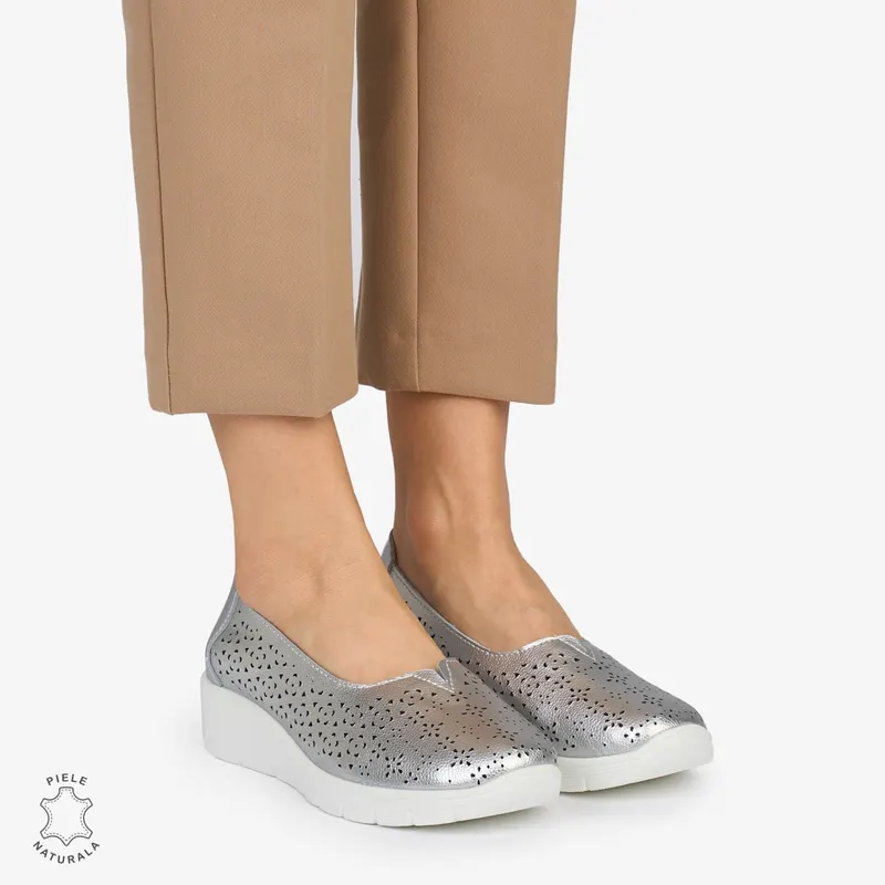 BALERINI din PIELE NATURALA PERFORATA CRL1040 CULOARE: ARGINTIU