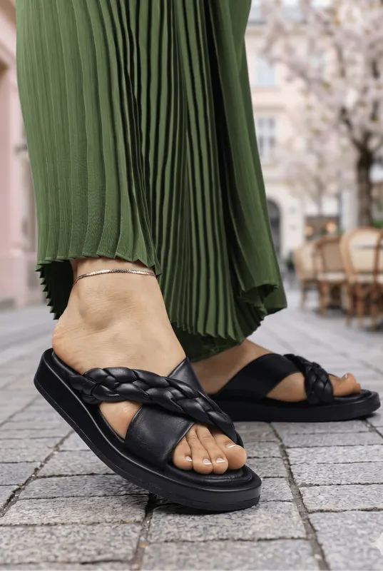 Papuci Dama din Piele Naturala Negri - Mayna BLACK