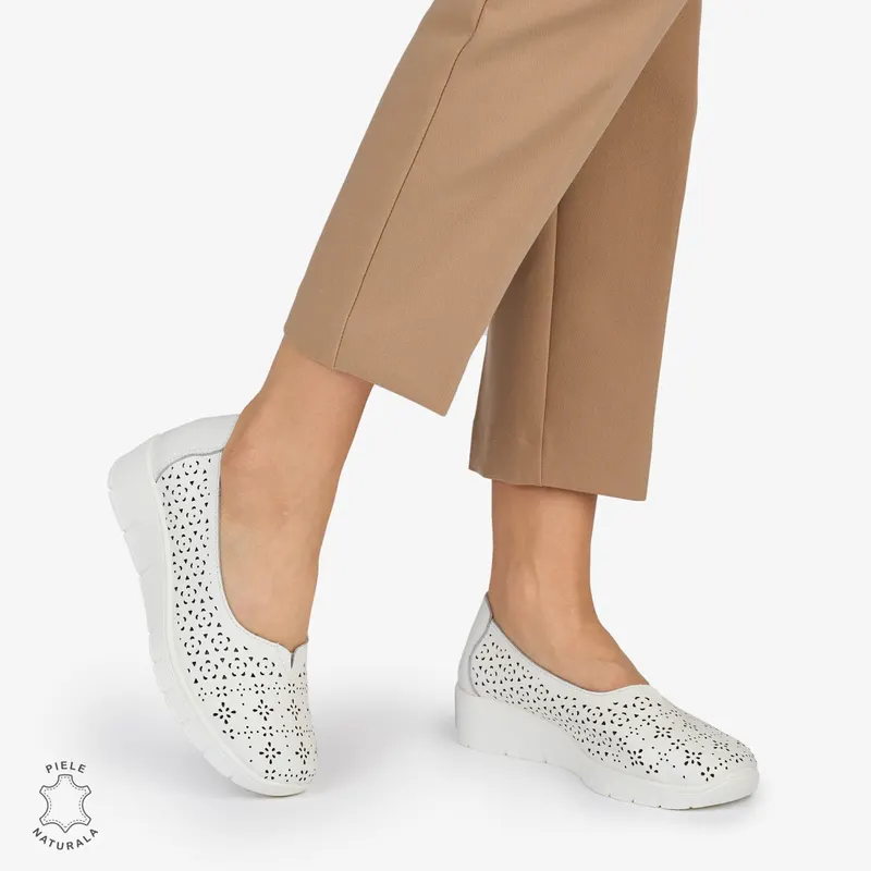 BALERINI din PIELE NATURALA PERFORATA CRL1040 CULOARE: ALB