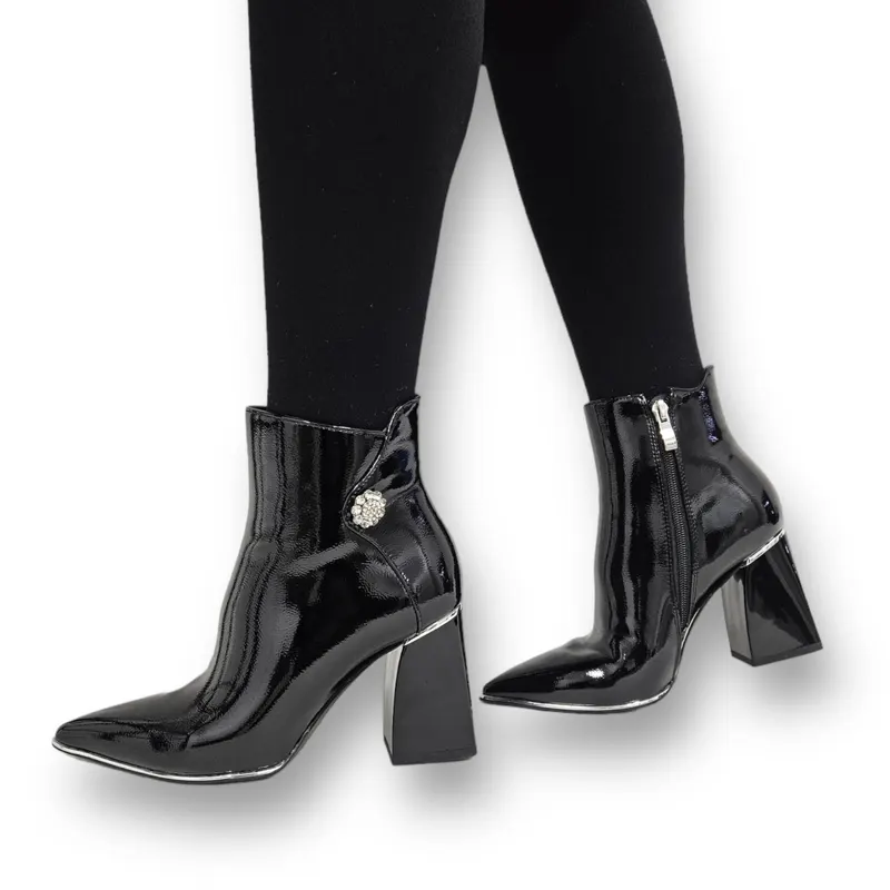 Botine DAMA Elegante din PIELE Ecologica Lacuita cu FERMOAR si Stras CRL0935 CULOARE: Negru