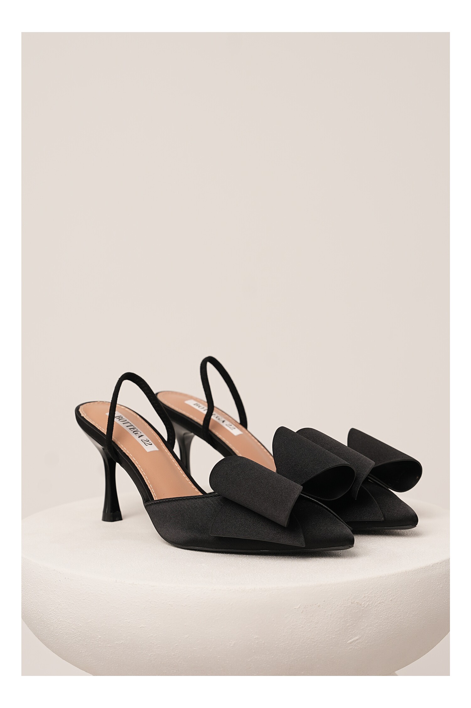 Pantofi negru eleganti din satin cu funda maxi