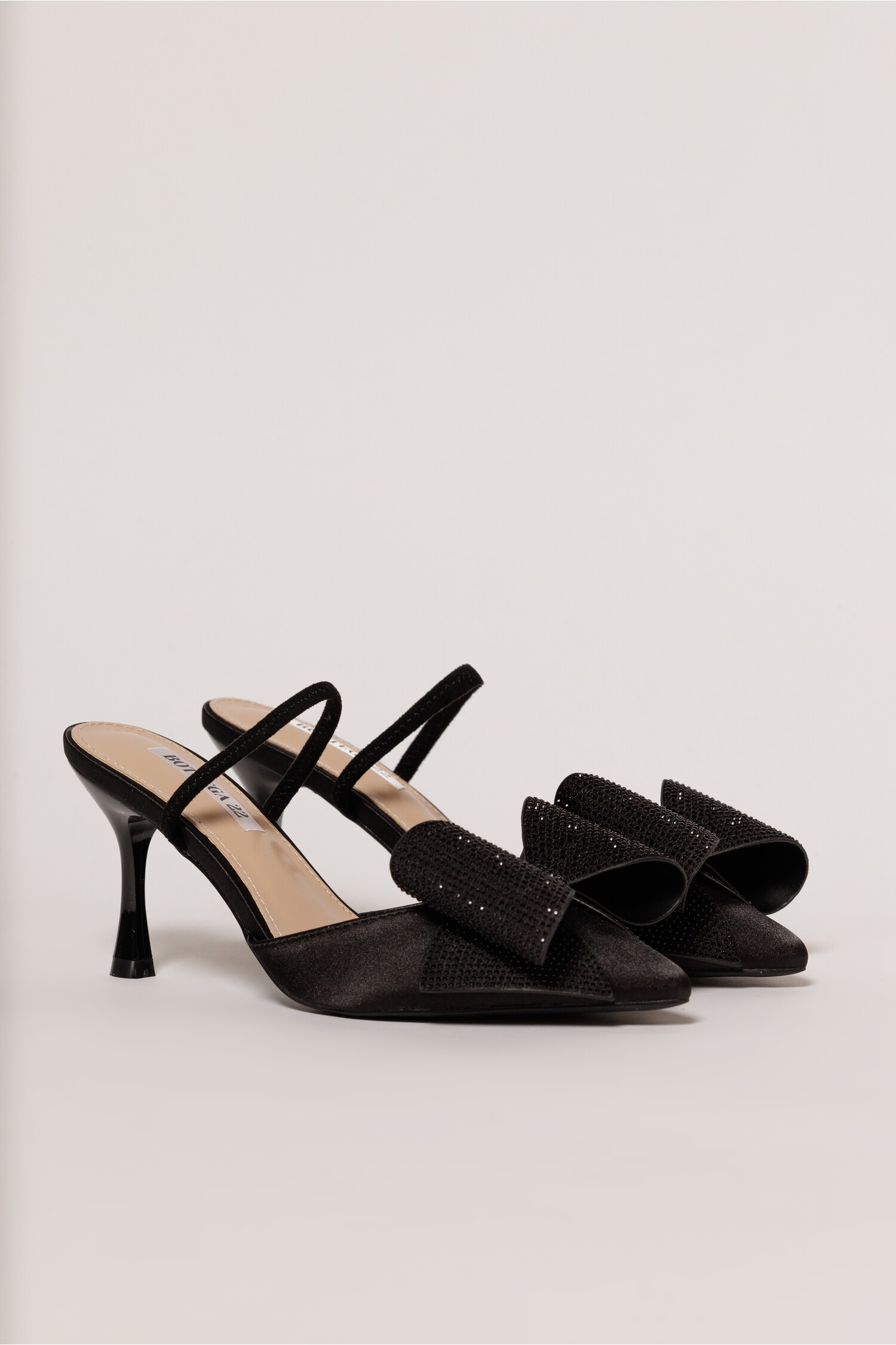 Pantofi negrii din material satinat cu funda maxi stralucitoare